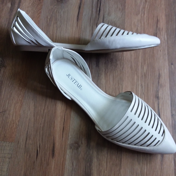 NWOT Cutout Flat shoes in BONE cream JustFab Natia - Picture 6 of 7